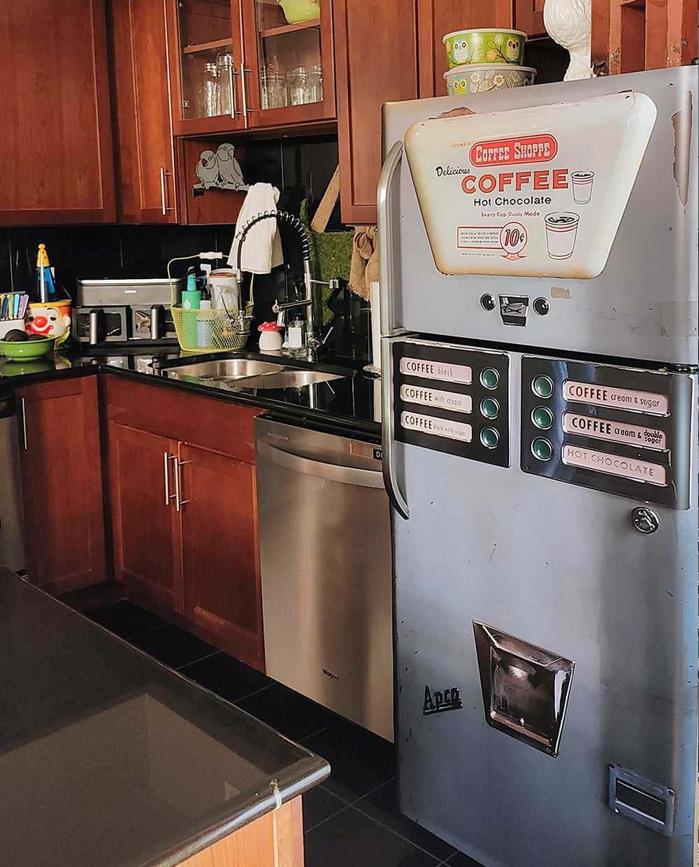 Coffee vending machine