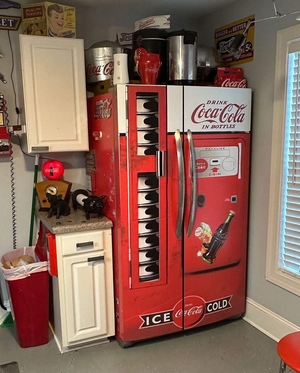 Elf Coke vending machine